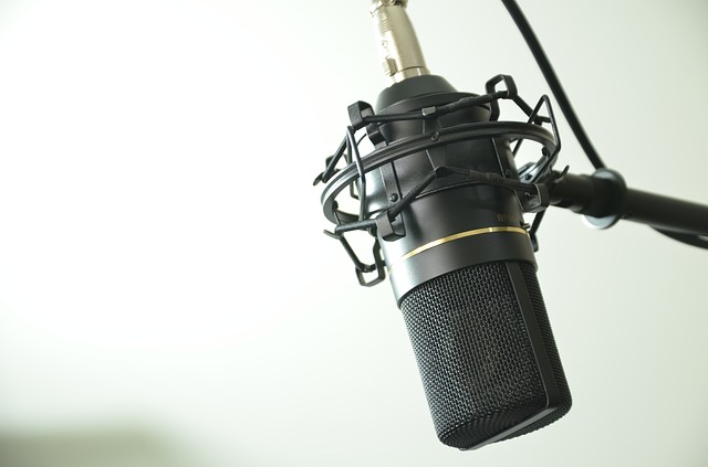 a microphone to recording